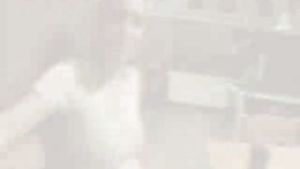 പോൺസ്റ്റാർ മിൽഫ് റൈലി റിച്ചാർഡ്സ് അതിശയിപ്പിക്കുന്ന ഒരു വേശ്യയാണ്
