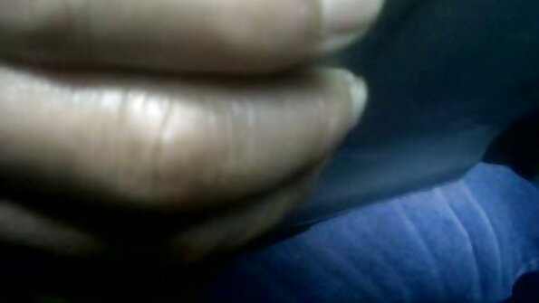 അശ്ലീല നടിയുടെ അത്ഭുതകരമായ ഗുദ തുളച്ചുകയറലും ആഴത്തിലുള്ള ബ്ലോജോബും